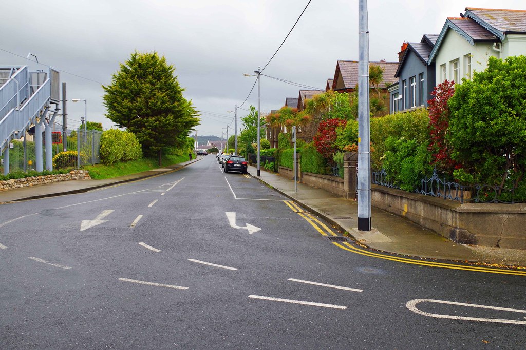La Touche Road — pharmacy, GP surgeries & dentists
